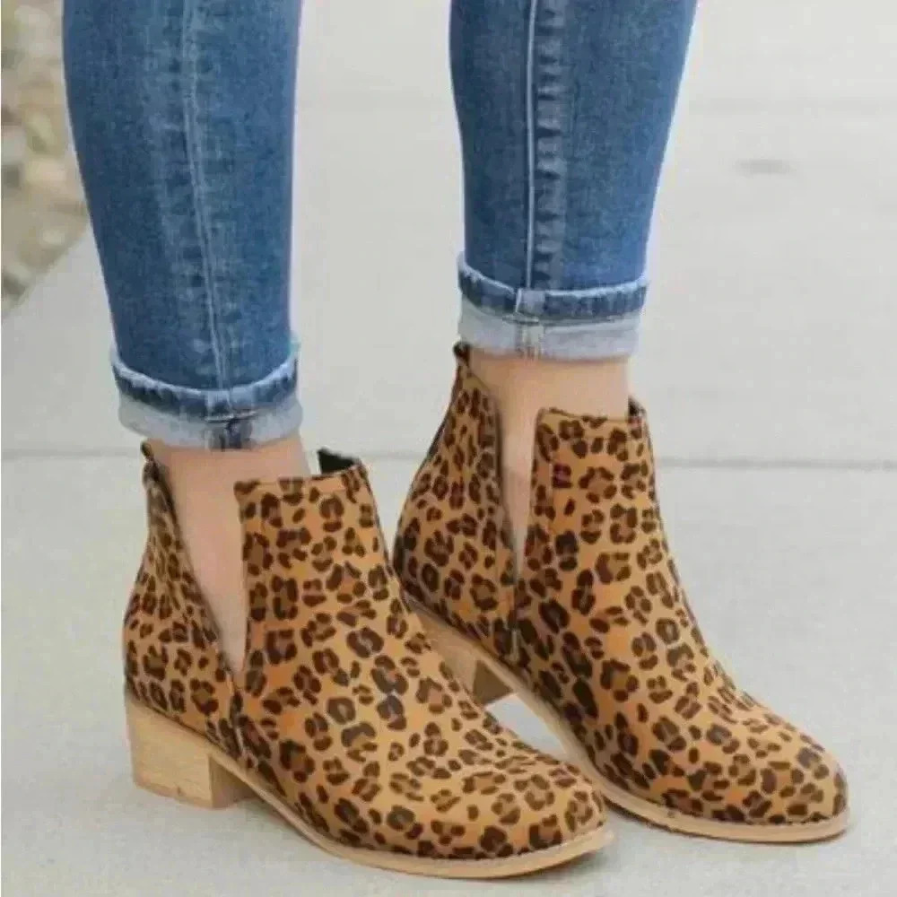 Corkys boutique leopard print booties boots heeled in EUC ❤️